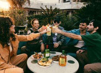 Bizarrap protagoniza la nueva campaña “Estamos en familia” de Buchanan’s campaña Buchanan's con Bizarrap