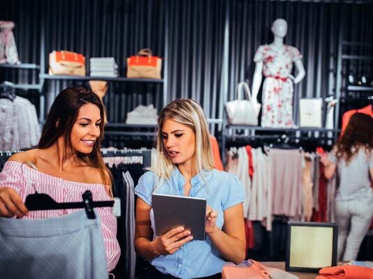 Experiencia en tiendas físicas: Secretos para mejorar la percepción de marca experiencia de marca en tiendas físicas