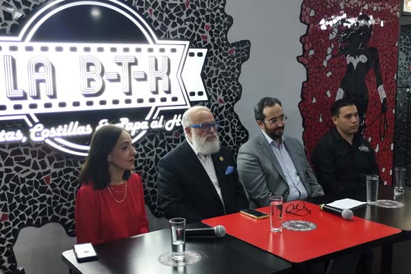 celebracion-alitas-de-pollo-btk panorama consumo de pollo en México