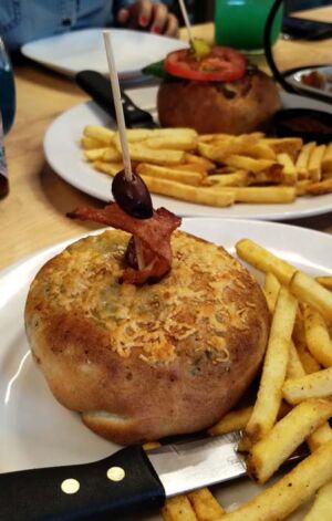 Pizzaburger Alfredo Boston's Pizza