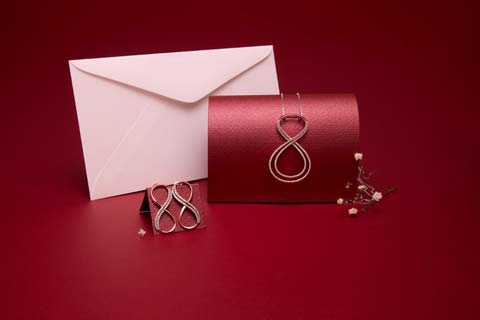 “Pienso en Ti”, la sublime colección de Joyerías Bizzarro que captura el amor eterno 1 joyería en forma de infinito