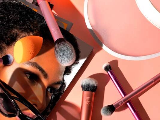 brochas y esponjas para maquillaje