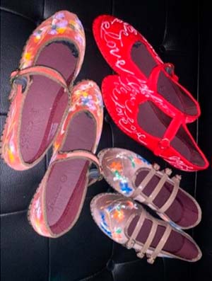 alpargatas Flabelus intervenidas por Jorge Ayala