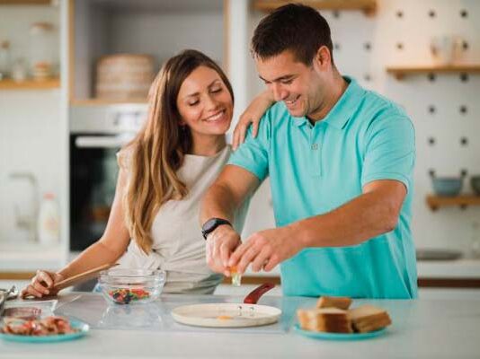 Knorr y Tinder destacan que ser hábil en la cocina es un atractivo para los solteros Knorr destaca que saber cocinar es atractivo