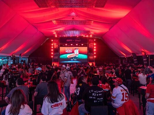 Más de 450 asistentes disfrutaron el Super Bowl en la Watch Party de Heinz 2025 Watch Party de Heinz 2025
