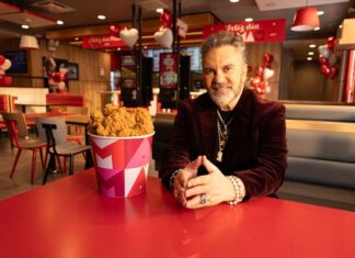 Mijares se da un tiempo libre para consentir a las mamás junto con KFC Sabor a tiempo libre KFC con Mijares