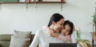 cómo promover el bienestar de mamás trabajadoras