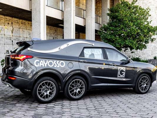 Gayosso y Mexicánicos transforman una Jetour X70 en una estilizada carroza fúnebre transforman Jetour X70 en carroza fúnebre