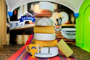 torre de queso gigante La Villita