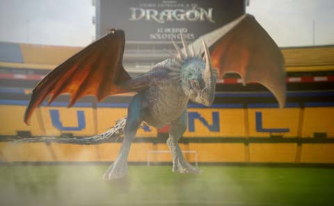 Chimuelo y Cómo Entrenar a tu Dragón aterrizan en el estadio de Tigres 1 dragón en Estadio Universitario de Tigres