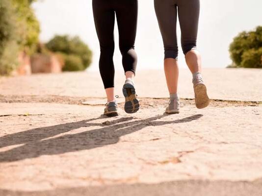 beneficios de caminar al corazón