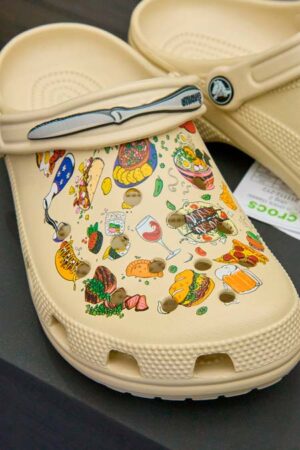 colaboración entre Crocs y Luisito Comunica