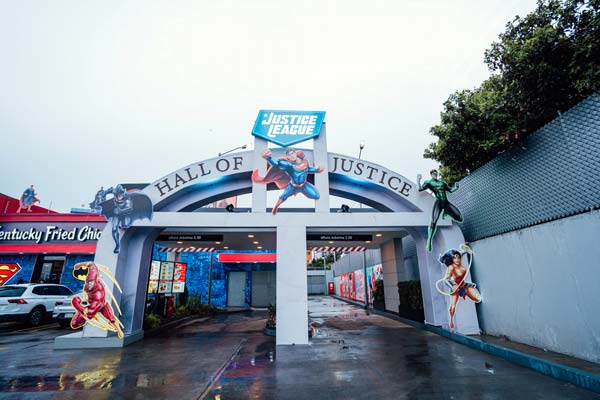 sucursal de KFC intervenida con Justice League