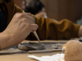 Firenze regala una pausa creativa a asistentes con inspirador taller de cerámica taller de cerámica con Firenze