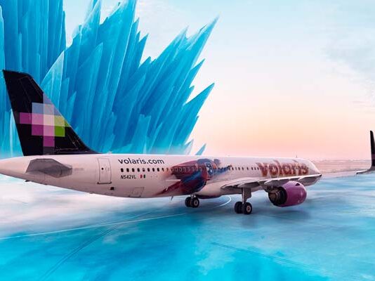 Volaris y Warner Bros. rotulan avión con diseño inspirado en Superman 🦸 avión Superman de Volaris