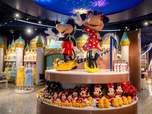 Se abre la primera boutique Disney Store en México de la mano de Liverpool inauguración Disney Store Perisur