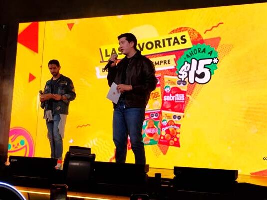 Sabritas Las Favoritas De Ayer, Hoy y Siempre revive la nostalgia de los 90’s junto a Fey Sabritas Las favoritas de hoy ayer y siempre