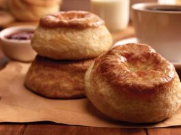 Bisquets Obregón cumple 80 años