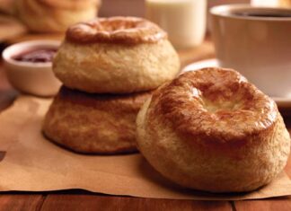 Bisquets Obregón cumple 80 años