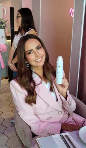 Karla Díaz en presentación de Dove All Body Deo