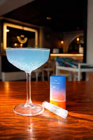 mocktail de espirulina con cítricos y miel de agave