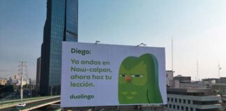 campaña Duolingo Duo is Watching