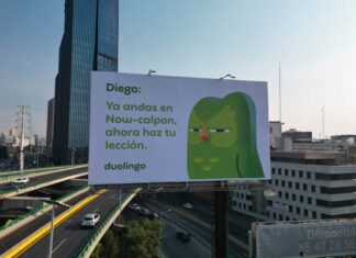 campaña Duolingo Duo is Watching