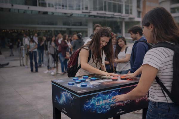 whack-a-light experiencias inmersivas para la Gen Z