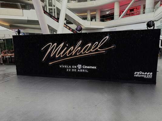 La experiencia de Michael, la biopic del Rey del Pop, abre sus puertas en Reforma 222 experiencia película Michael Reforma 222