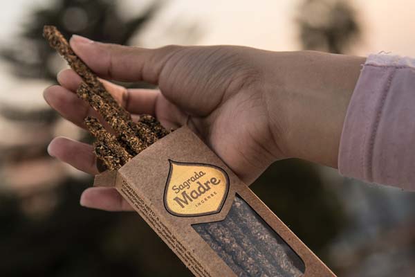 Sagrada Madre propone rituales de conexión con la naturaleza en cambios de temporada astrológica rituales con inciensos de Sagrada Madre