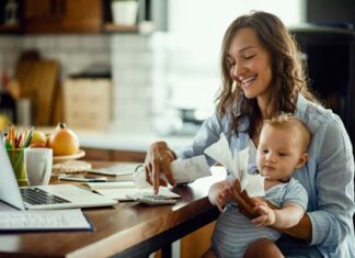 Madres enfrentan diferentes realidades financieras: ¿Qué pueden hacer para un retiro digno? tips de retiro para madres