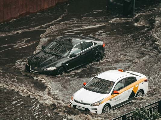 5 consejos de movilidad para conductores durante la temporada de fútbol y de lluvias consejos de movilidad en temporada de lluvias