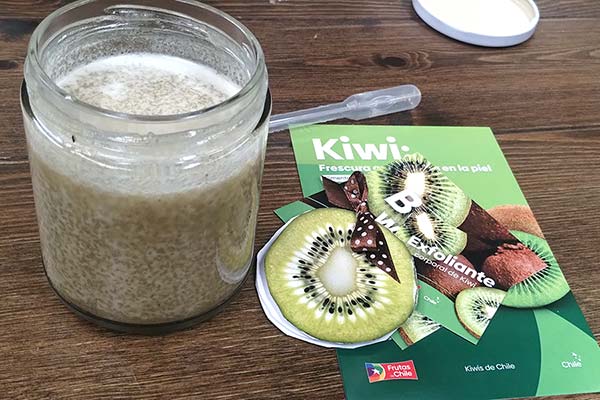 exfoliante-kiwi beneficios del kiwi en la piel