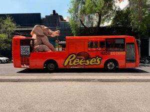 activación Reese's Bus