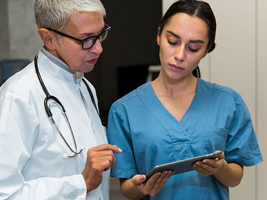 médicos utilizan herramientas de IA