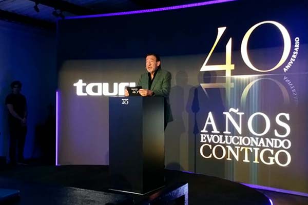 guillermo-freyria-taurus Taurus cumple 40 años en México