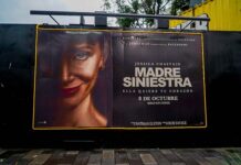 valla publicitaria película Madre Siniestra